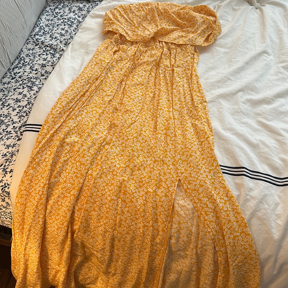 Strapless dress. Never worn. Size M
